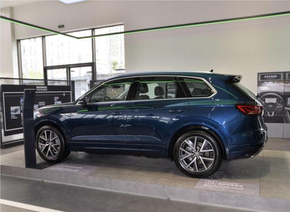途锐 2020款 3.0TSI 锐享版 国VI 外观   正侧
