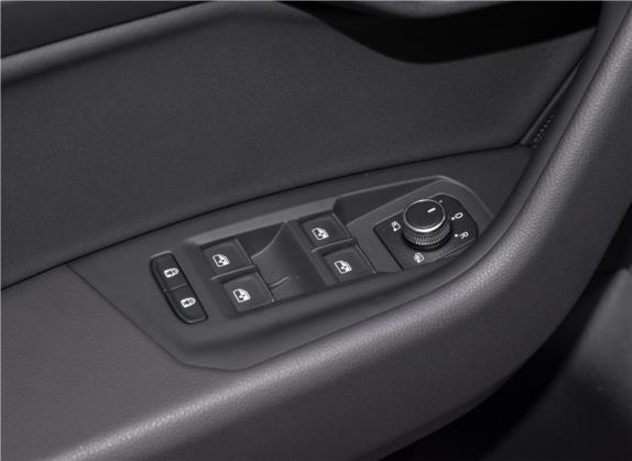 途锐 2020款 3.0TSI 锐享版 国VI 车厢座椅   门窗控制