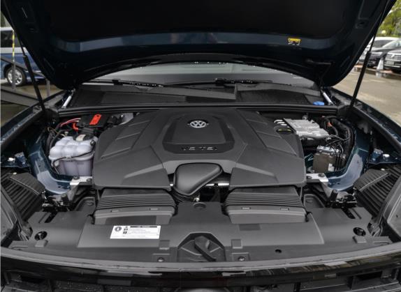 途锐 2020款 3.0TSI 锐尊版 国VI 其他细节类   发动机舱