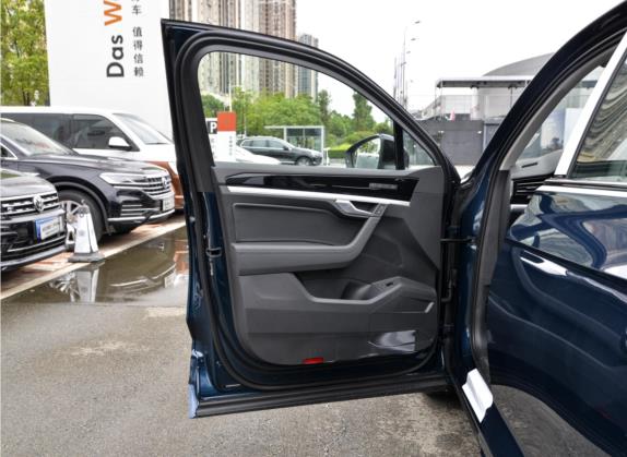 途锐 2020款 3.0TSI 锐尊版 国VI 车厢座椅   前门板