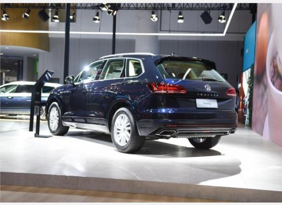途锐 2020款 2.0TSI 锐尚版 国VI 外观   斜后