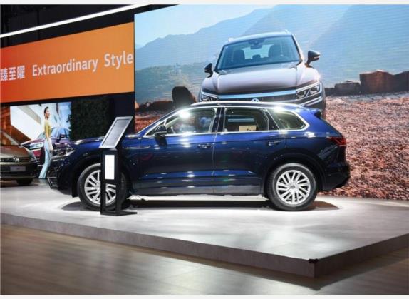 途锐 2020款 2.0TSI 锐尚版 国VI 外观   正侧