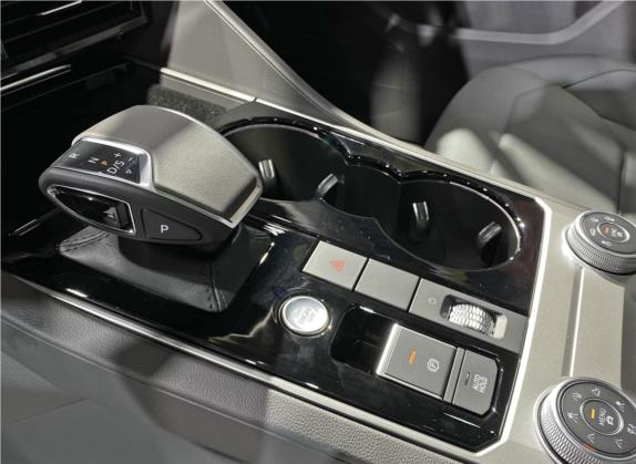 途锐 2020款 2.0TSI 锐尚版 国VI 中控类   挡把
