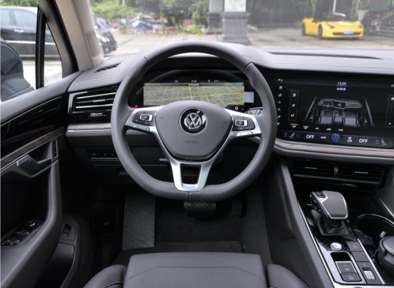 途锐 2021款 2.0TSI 锐翼版 中控类   驾驶位