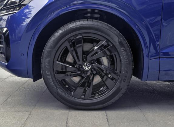途锐 2021款 3.0TSI 锐享版 曜黑运动套装 其他细节类   前轮