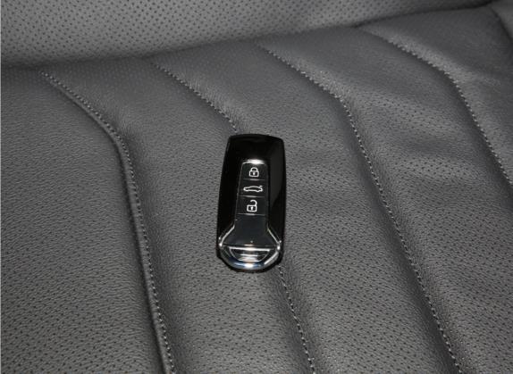 途锐 2022款 3.0TSI 锐享版 曜黑运动套装 其他细节类   钥匙