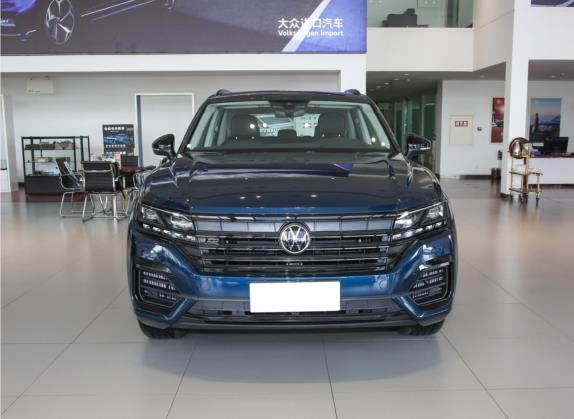 途锐 2022款 3.0TSI 锐享版 曜黑运动套装 外观   正前