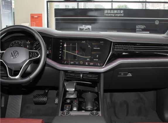 途锐 2022款 3.0TSI 锐尊版 中控类   中控台