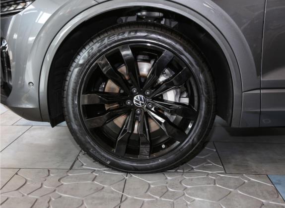 途锐 2022款 3.0TSI 锐尊版 其他细节类   前轮