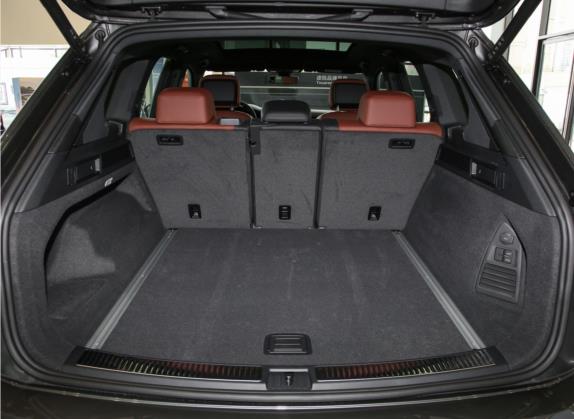 途锐 2022款 3.0TSI 锐尊版 车厢座椅   后备厢