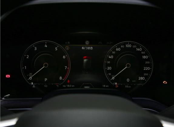 途锐 2022款 3.0TSI 锐尊版 中控类   仪表盘