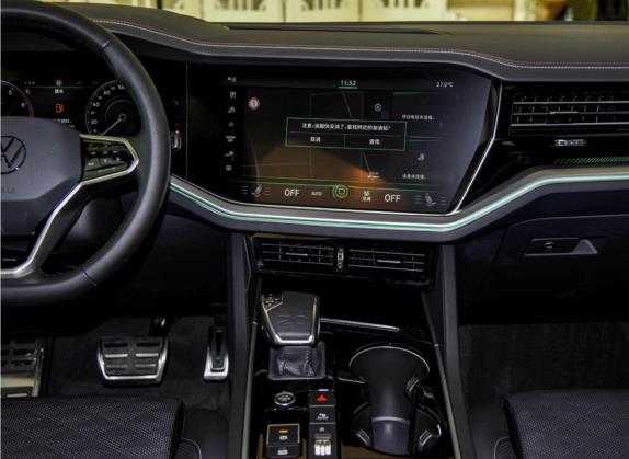 途锐 2022款 3.0TSI 锐尊二十周年特别版 中控类   中控台