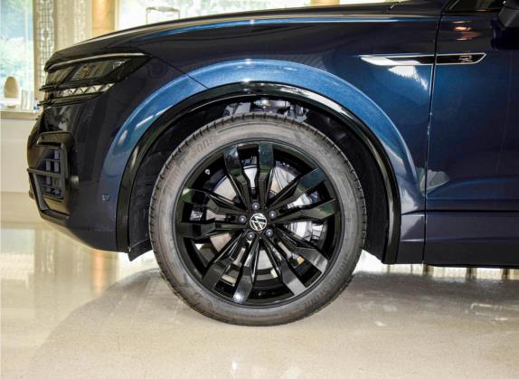 途锐 2022款 3.0TSI 锐尊二十周年特别版 其他细节类   前轮