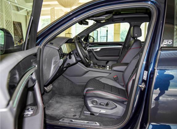 途锐 2022款 3.0TSI 锐尊二十周年特别版 车厢座椅   前排空间