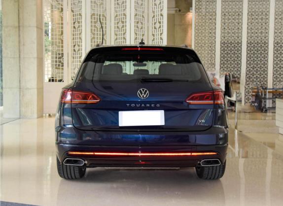 途锐 2022款 3.0TSI 锐尊二十周年特别版 外观   正后