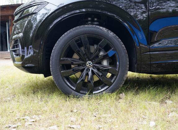 途锐 2022款  3.0TSI 锐享二十周年特别版 其他细节类   前轮