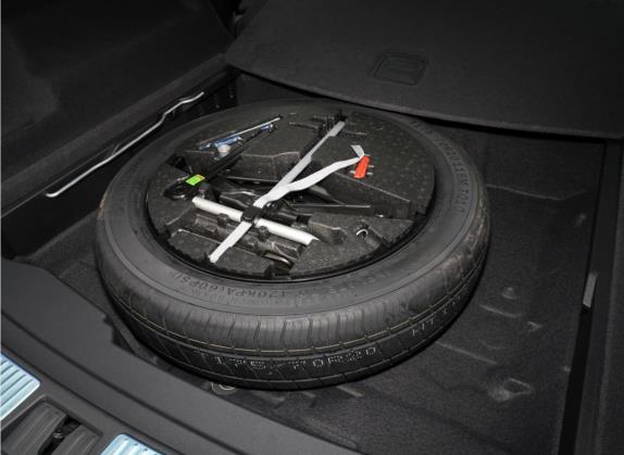 途锐 2022款  3.0TSI 锐享二十周年特别版 其他细节类   备胎