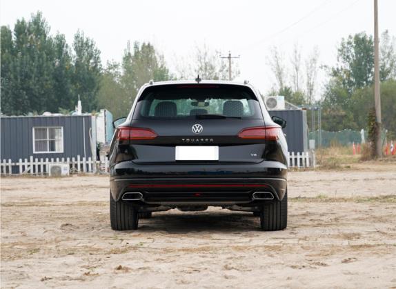 途锐 2022款  3.0TSI 锐享二十周年特别版 外观   正后