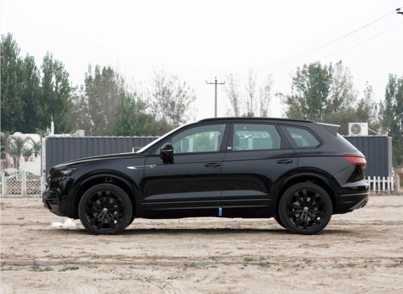 途锐 2022款  3.0TSI 锐享二十周年特别版 外观   正侧