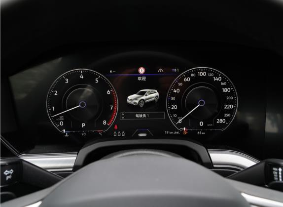 途锐 2022款  3.0TSI 锐享二十周年特别版 中控类   仪表盘