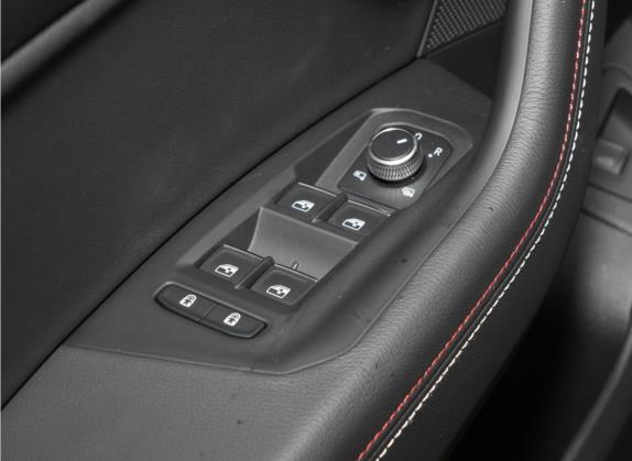 途锐 2022款  3.0TSI 锐享二十周年特别版 车厢座椅   门窗控制