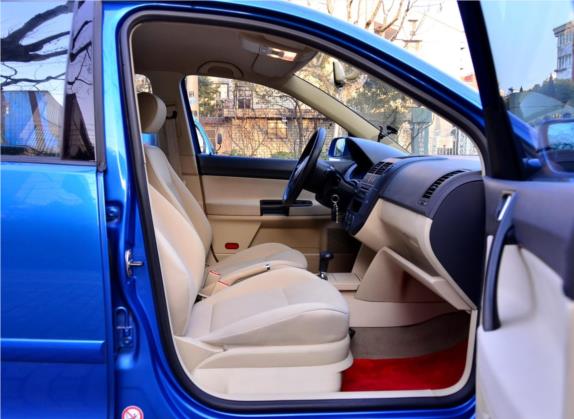 Polo 2004款 三厢 1.4L 自动豪华型 车厢座椅   前排空间