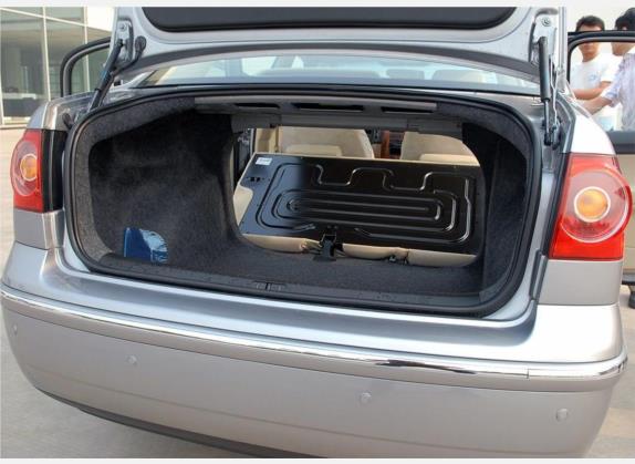Polo 2006款 劲取 1.6L 自动雅尊版 车厢座椅   后备厢