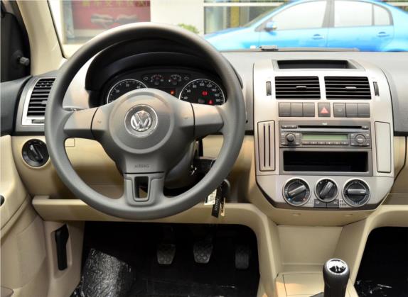 Polo 2011款 劲取 1.4L 手动实尚版 中控类   驾驶位
