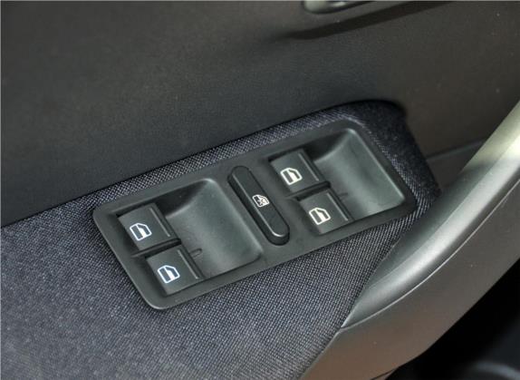 Polo 2011款 1.4L 自动致尚版 车厢座椅   门窗控制