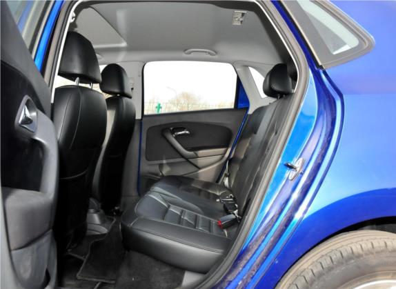 Polo 2011款 1.4L 自动致酷版 车厢座椅   后排空间