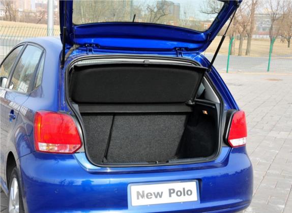 Polo 2011款 1.4L 自动致酷版 车厢座椅   后备厢