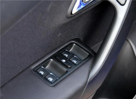 Polo 2011款 1.4L 自动致酷版 车厢座椅   门窗控制