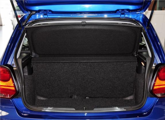 Polo 2013款 1.4L 手动风尚版 车厢座椅   后备厢