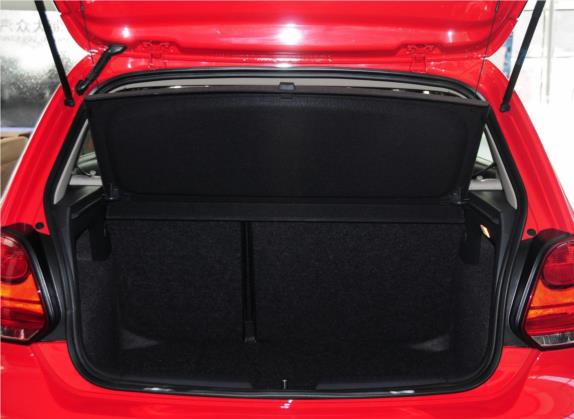 Polo 2013款 1.4L 手动舒适版 车厢座椅   后备厢