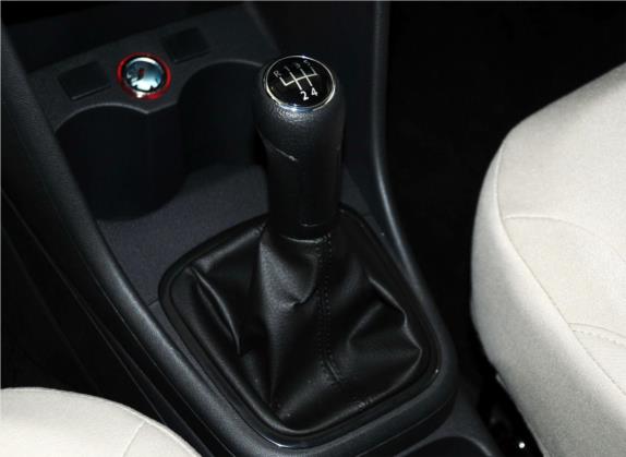 Polo 2013款 1.4L 手动舒适版 中控类   挡把