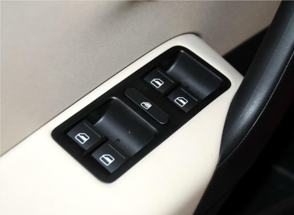 Polo 2013款 1.4L 手动舒适版 车厢座椅   门窗控制