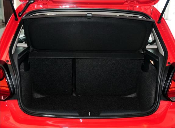 Polo 2013款 1.4L 自动舒适版 车厢座椅   后备厢