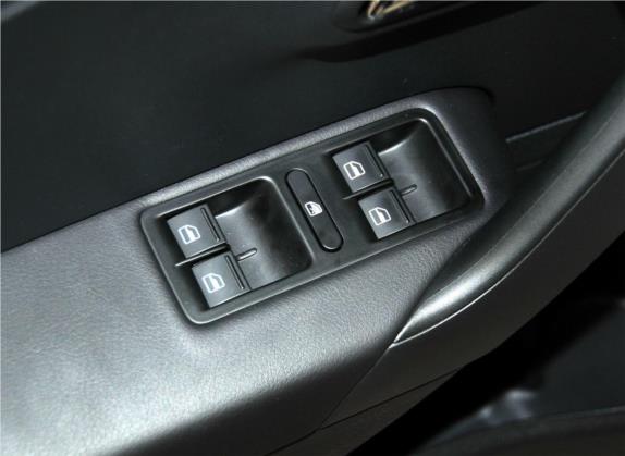 Polo 2013款 1.6L 手动舒适版 车厢座椅   门窗控制