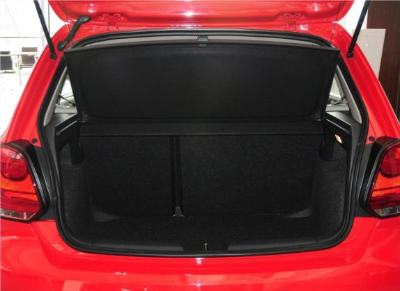 Polo 2013款 1.6L 自动舒适版 车厢座椅   后备厢