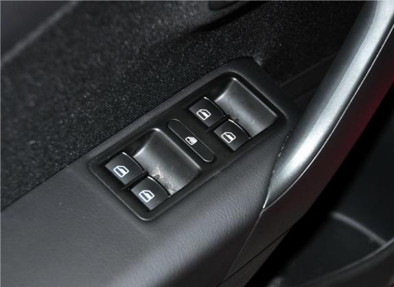 Polo 2013款 1.4L 自动豪华版 车厢座椅   门窗控制