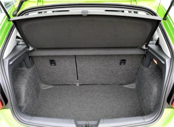 Polo 2014款 1.6L 自动豪华版 车厢座椅   后备厢