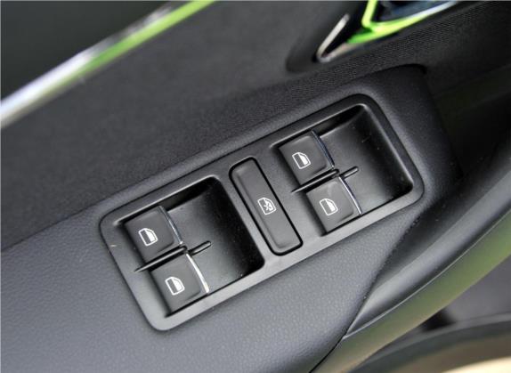 Polo 2014款 1.6L 自动豪华版 车厢座椅   门窗控制