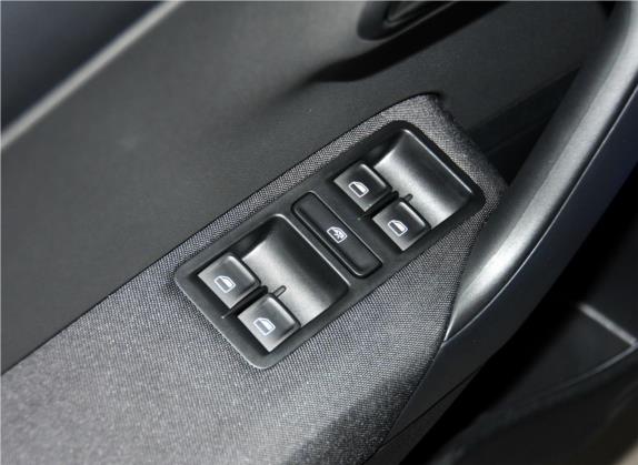Polo 2014款 1.6L Cross Polo 手动 车厢座椅   门窗控制