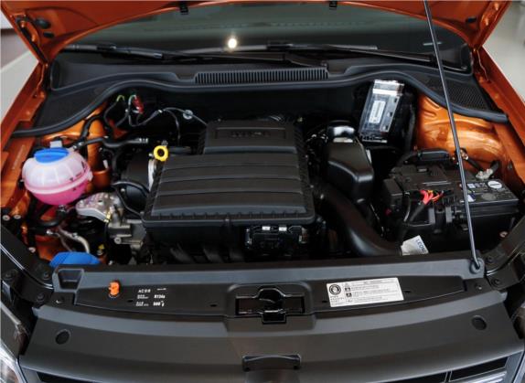 Polo 2014款 1.6L Cross Polo 自动 其他细节类   发动机舱