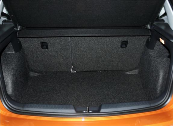 Polo 2014款 1.6L Cross Polo 自动 车厢座椅   后备厢