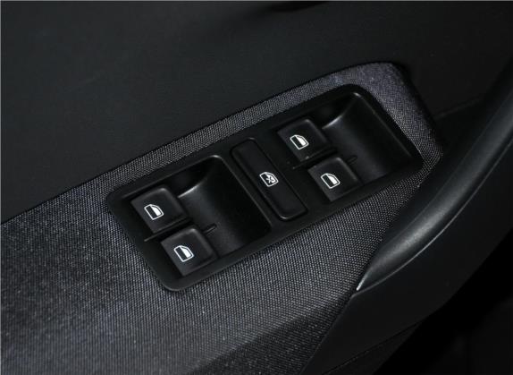 Polo 2014款 1.6L Cross Polo 自动 车厢座椅   门窗控制