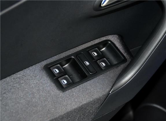 Polo 2014款 1.4L 手动风尚版 车厢座椅   门窗控制