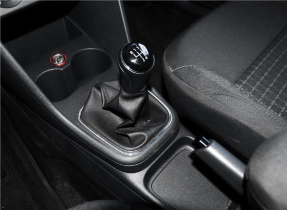 Polo 2014款 1.4L 手动舒适版 中控类   挡把