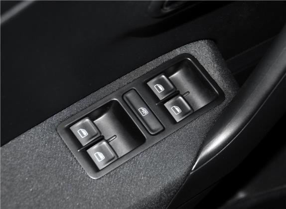 Polo 2014款 1.4L 手动舒适版 车厢座椅   门窗控制