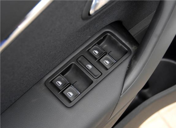 Polo 2014款 1.4L 自动豪华版 车厢座椅   门窗控制